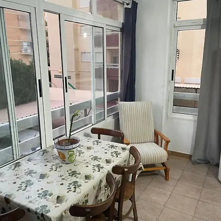 Acogedor Y Luminoso Estudio Privado A Solo 100 Metros De La Hermosa