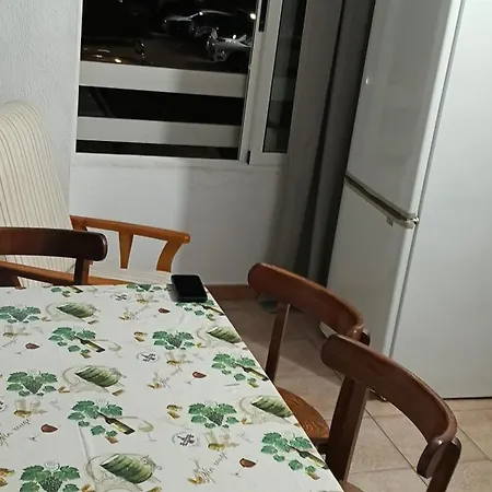 Acogedor Y Luminoso Estudio Privado A Solo 100 Metros De La Hermosa *